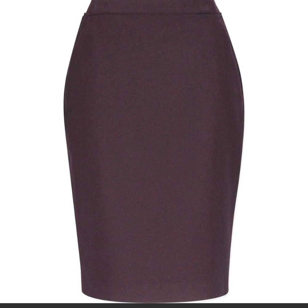 Super classy & sassy Uniqlo burgundy pencil skirt